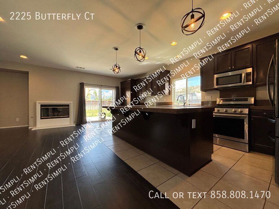 2225 Butterfly Ct - Photo 6 of 33