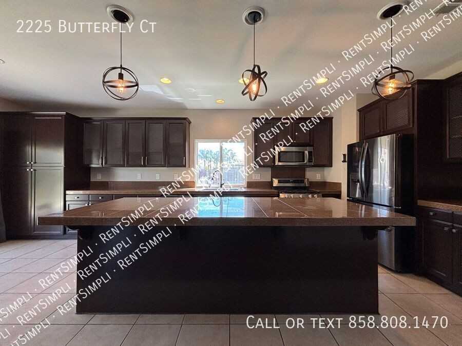 2225 Butterfly Ct - Photo 7 of 33