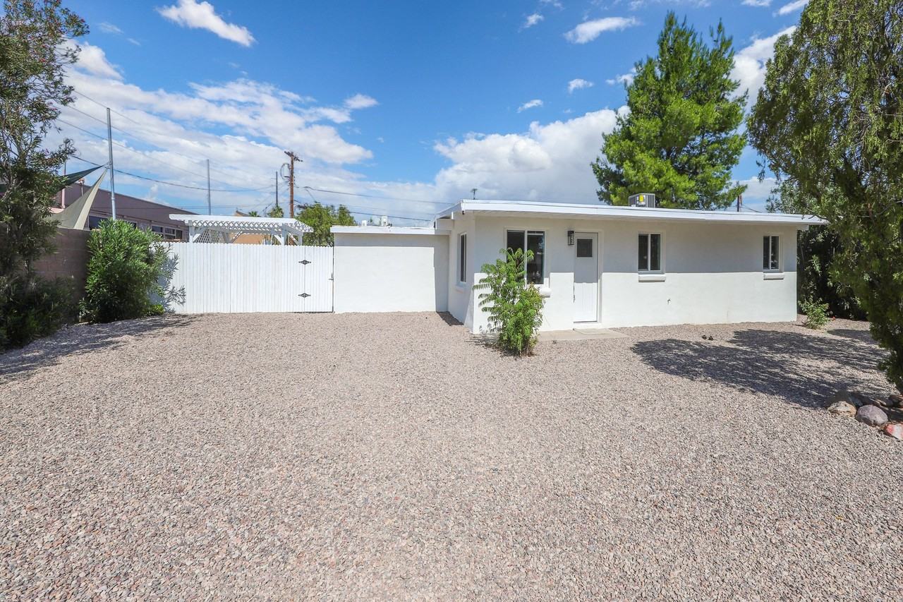 1132 S Eli Dr - Photo 4 of 13
