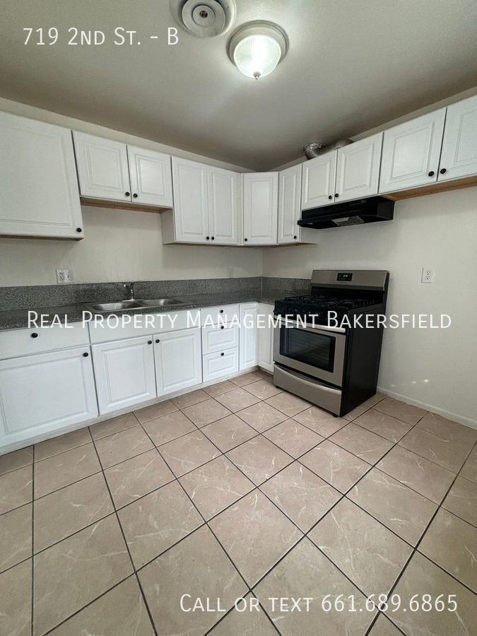 719 2nd St #B - Photo 2 of 12
