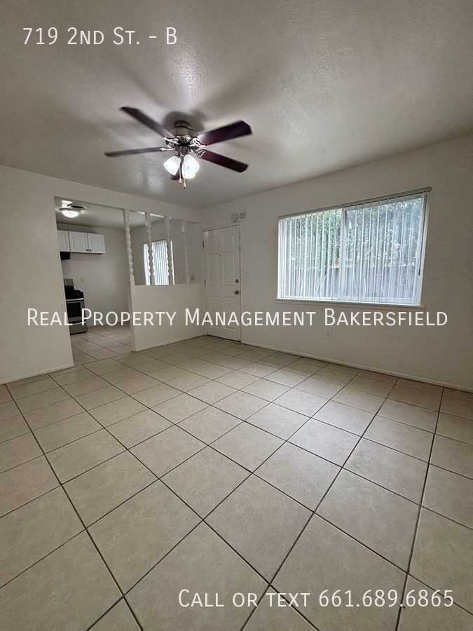 719 2nd St #B - Photo 3 of 12