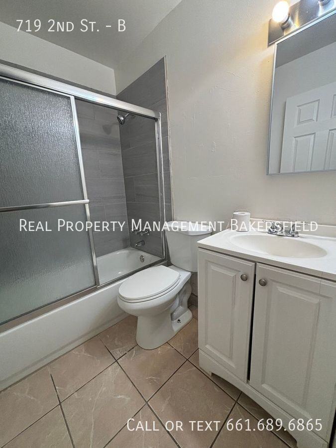 719 2nd St #B - Photo 5 of 12