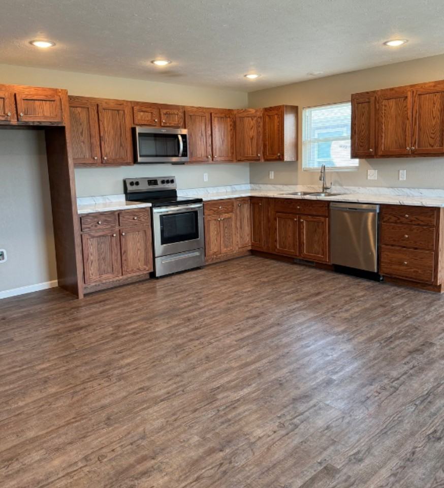 919/921 W Stewart St #921 - Photo 2 of 10