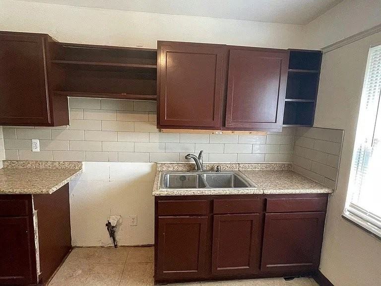 13500 Rutherford St - Photo 4 of 10