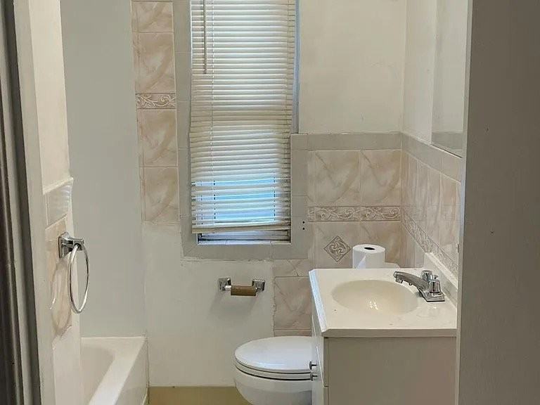 13500 Rutherford St - Photo 6 of 10