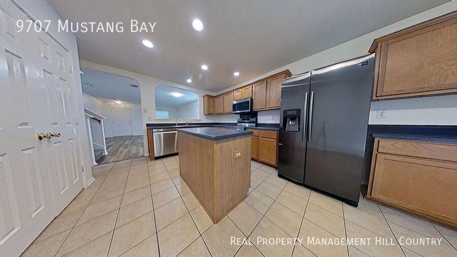 9707 Mustang Bay - Photo 5 of 15