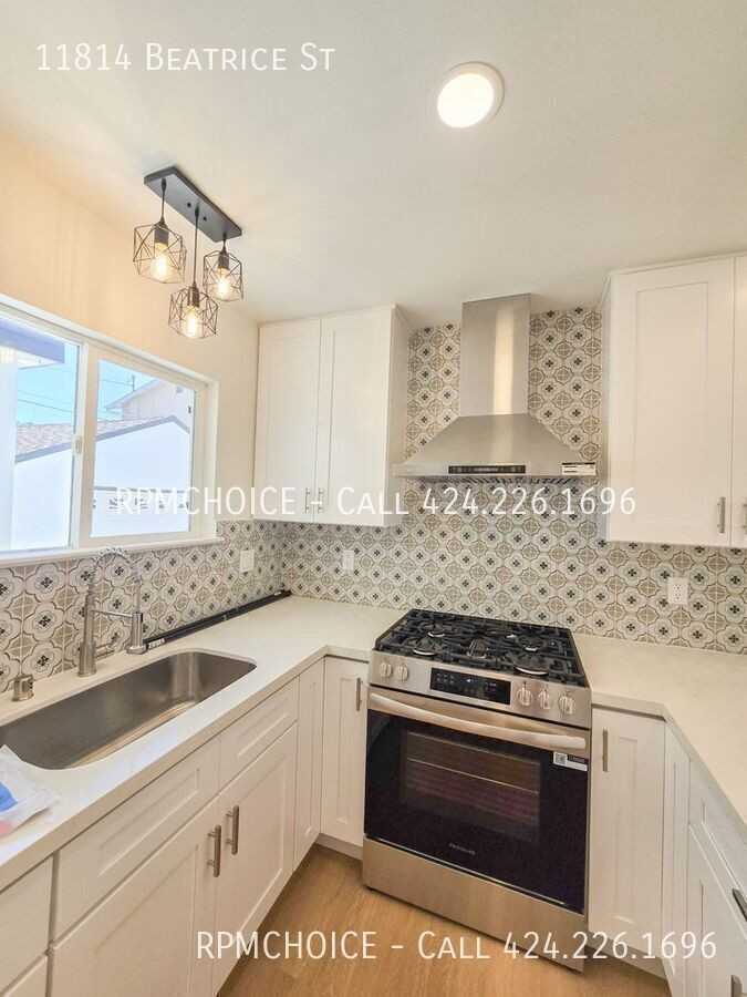 11814 Beatrice St - Photo 7 of 35