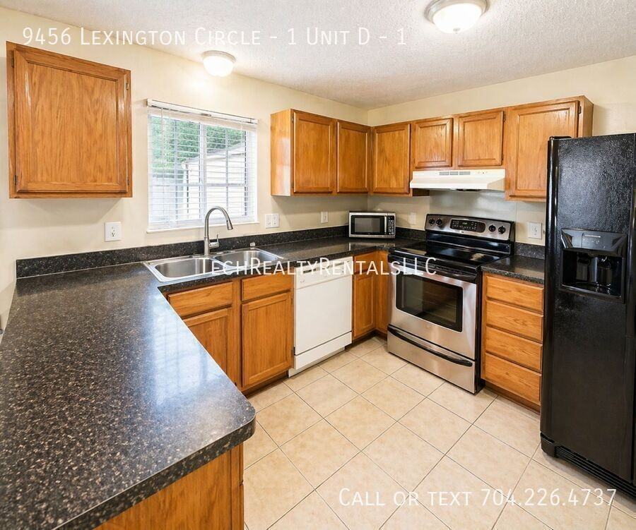 9456 Lexington Cir Apt D #1 - Photo 4 of 10