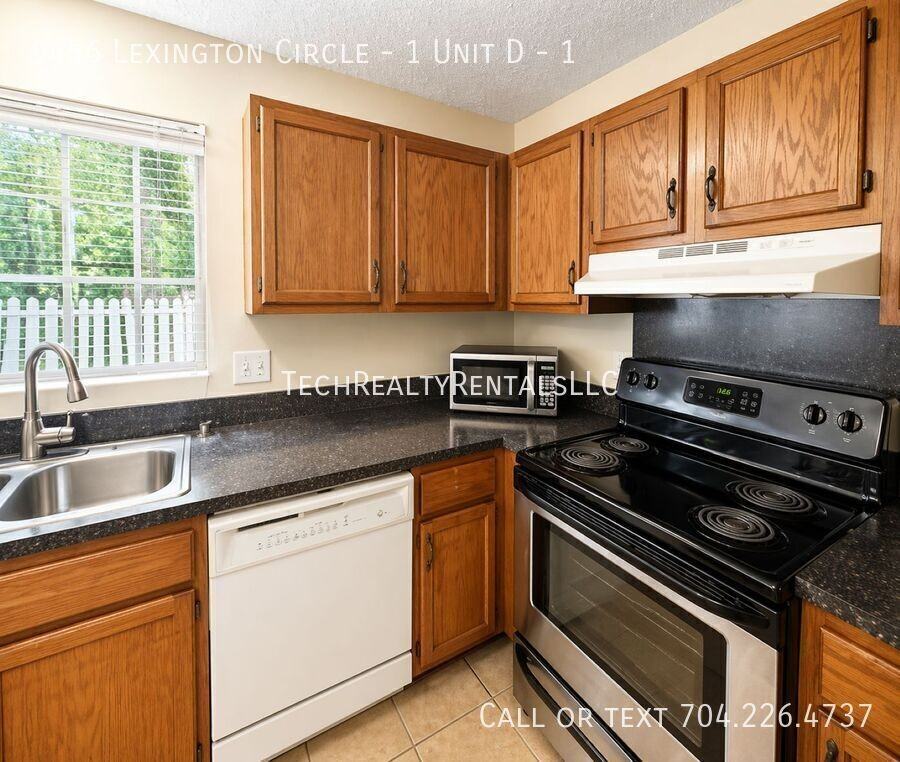 9456 Lexington Cir Apt D #1 - Photo 5 of 10