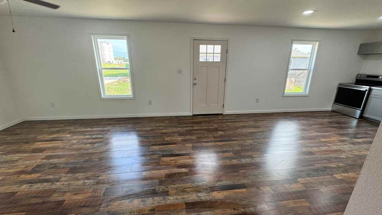 223 N Frisco St #A - Photo 5 of 15