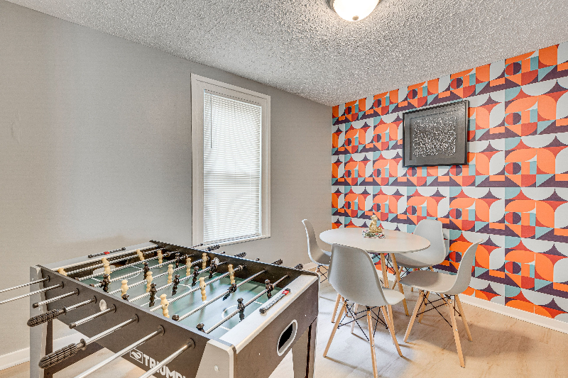 484 Spicer St - Photo 4 of 11