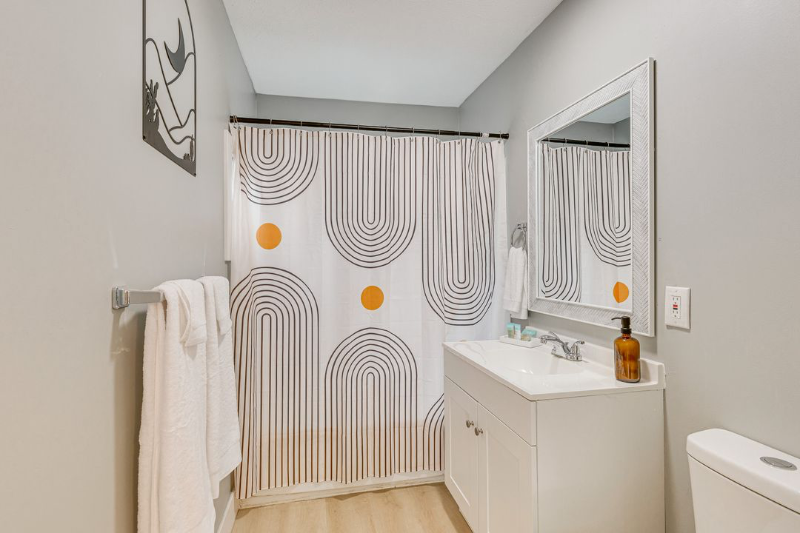 484 Spicer St - Photo 6 of 11