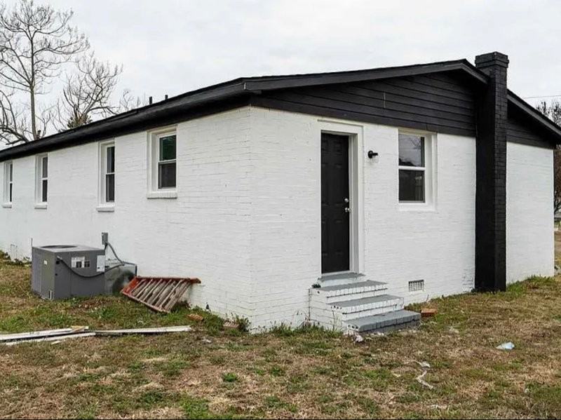 421 Pineville Rd - Photo 2 of 12