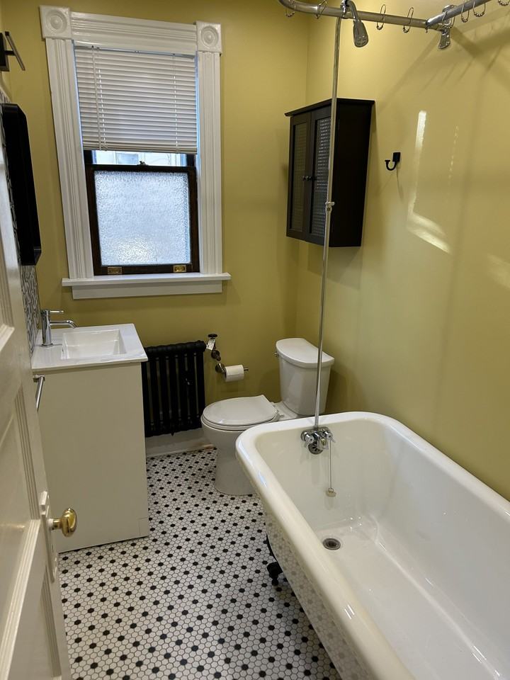 137 Harvard St - Photo 6 of 11