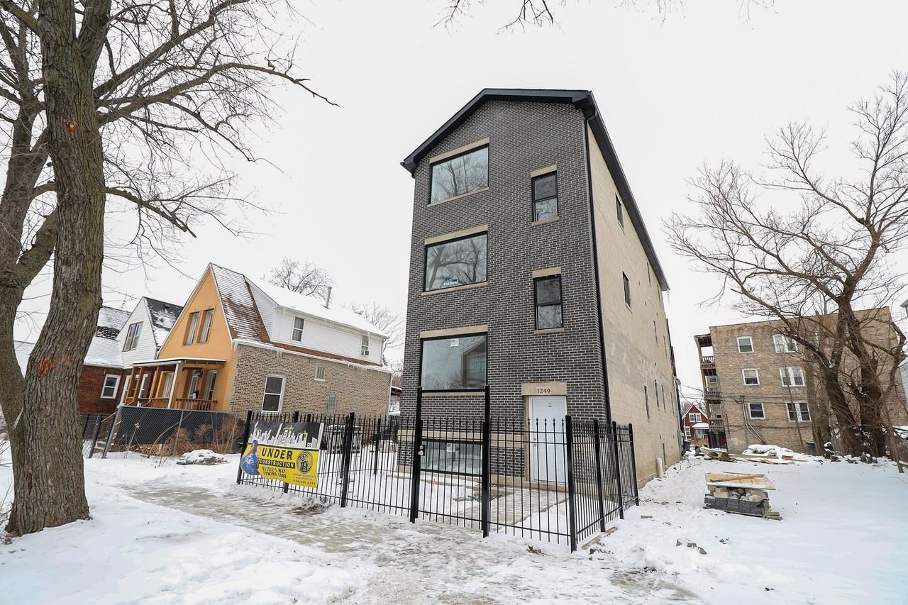 1249 S Kedvale Ave #1 - Photo 3 of 3