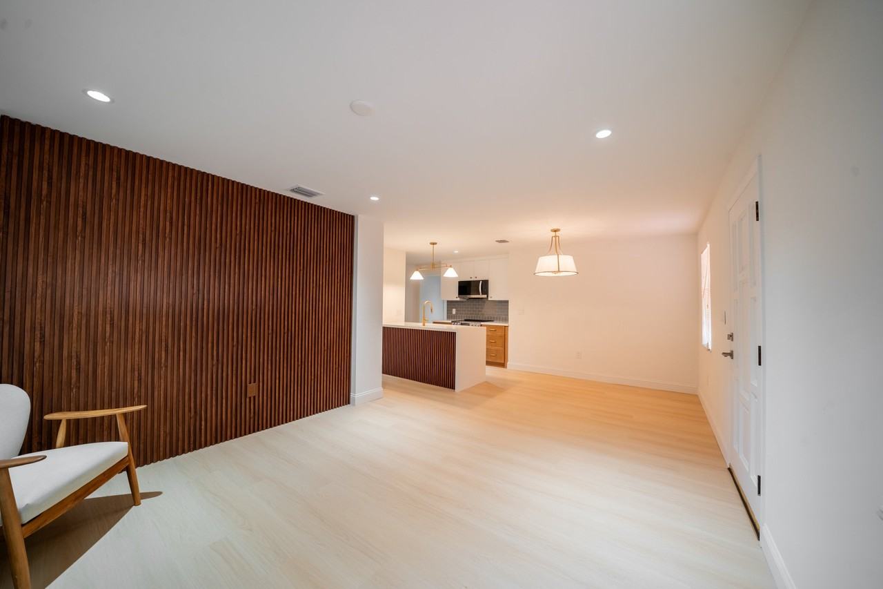 1550 S Greenway Dr - Photo 3 of 19