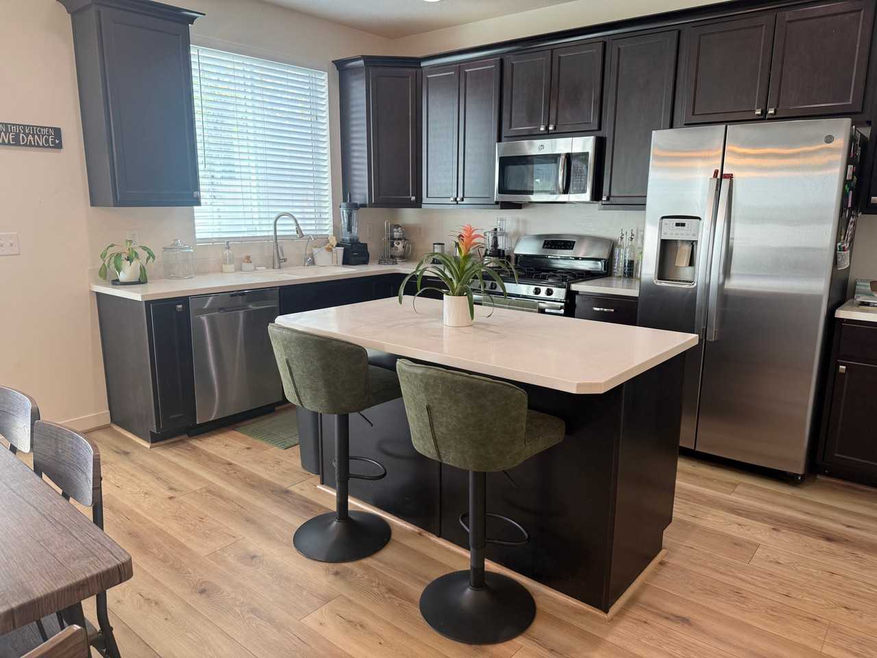 885 W Edinburgh Dr - Photo 2 of 16