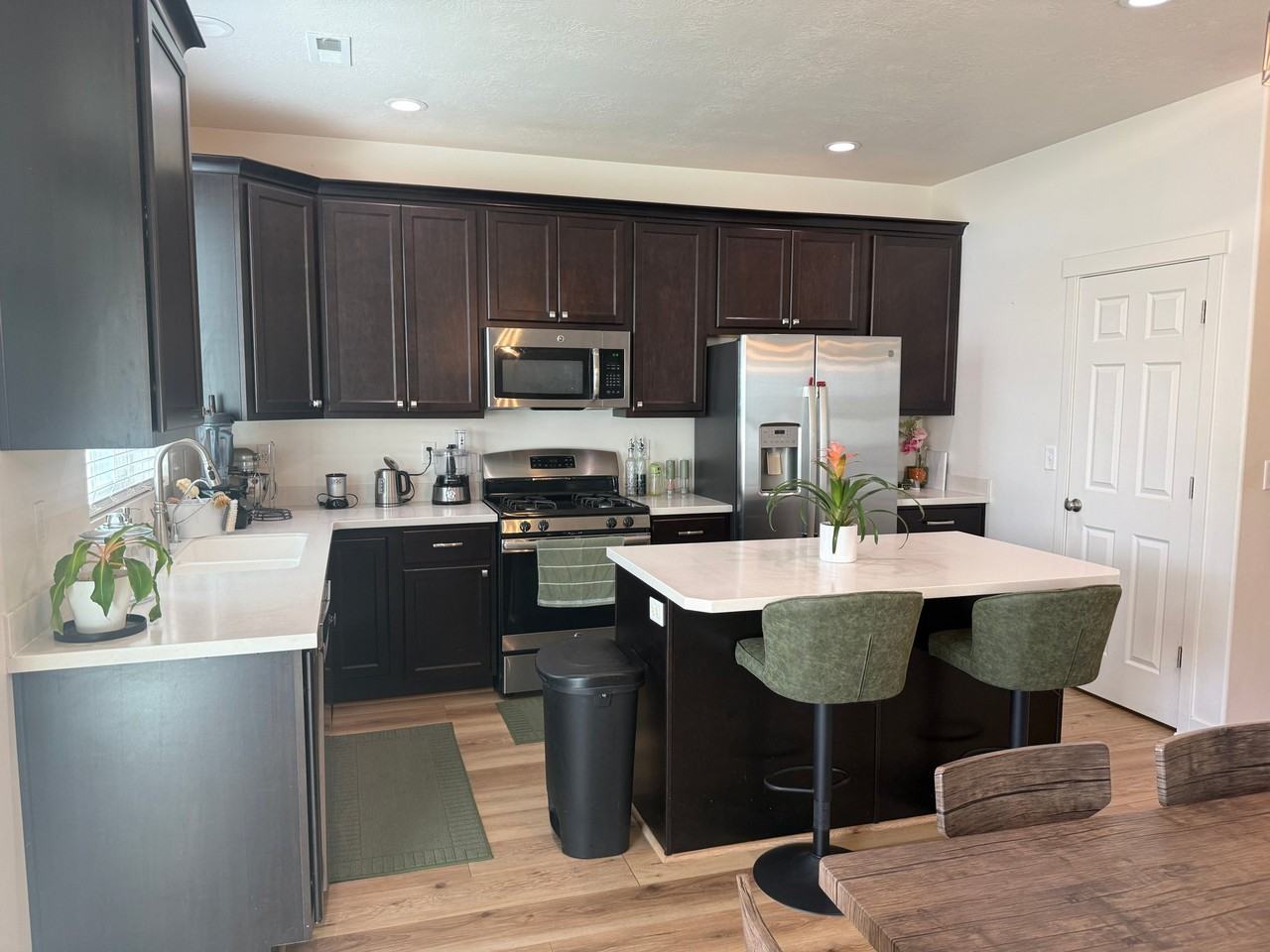 885 W Edinburgh Dr - Photo 3 of 16