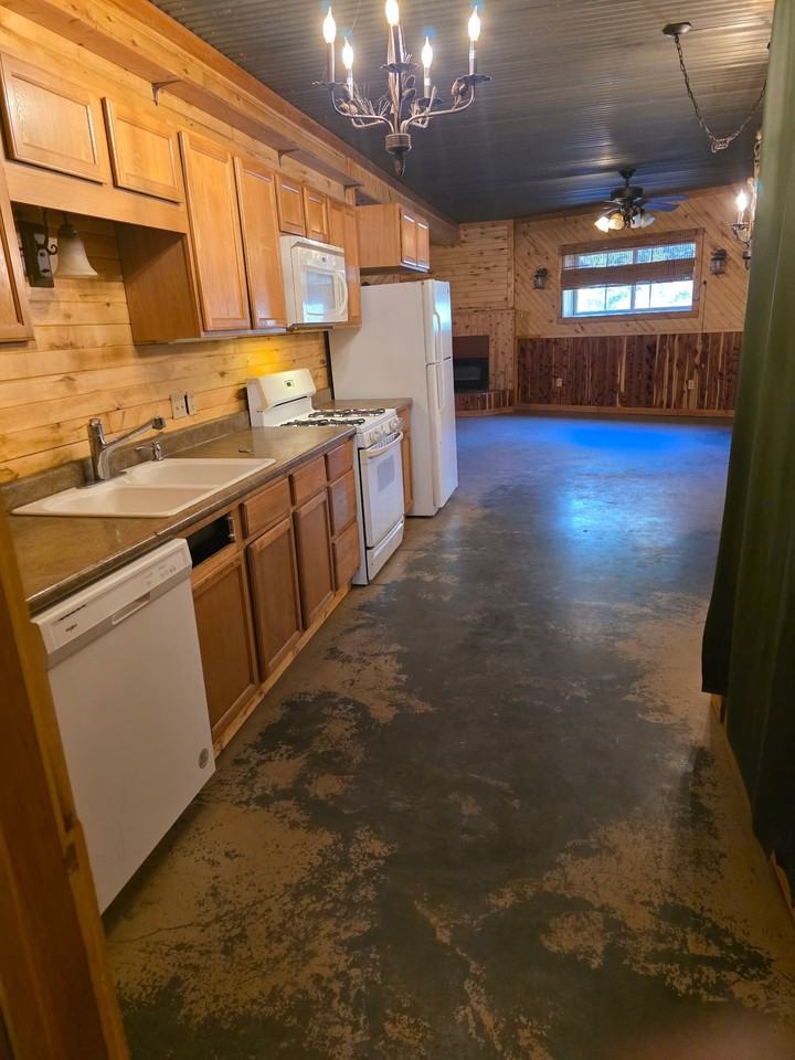24885 Timothy Rd - Photo 4 of 10