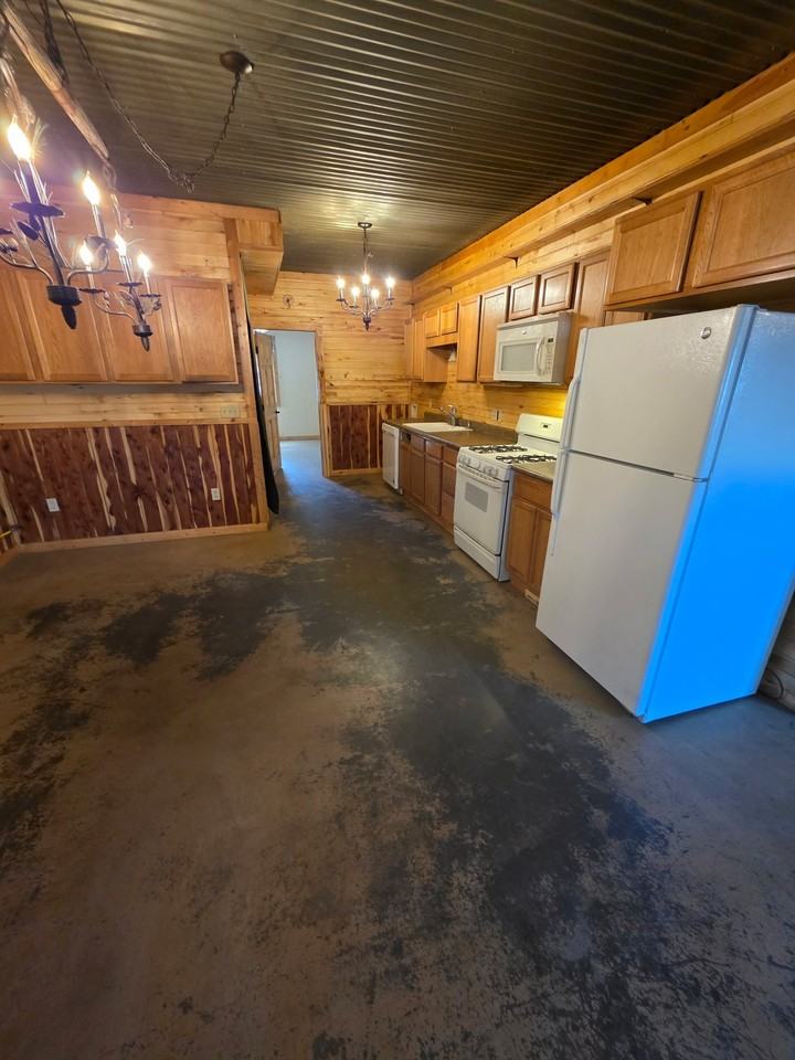 24885 Timothy Rd - Photo 5 of 10