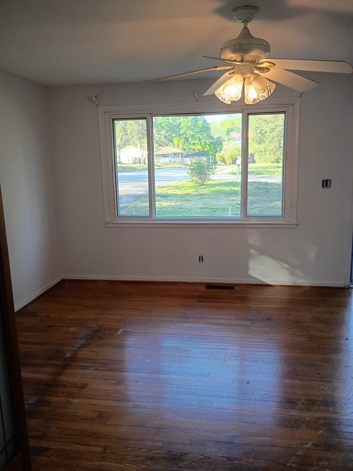1502 Woodhaven Rd - Photo 3 of 5