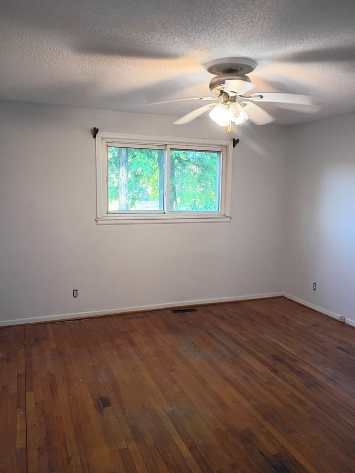 1502 Woodhaven Rd - Photo 4 of 5