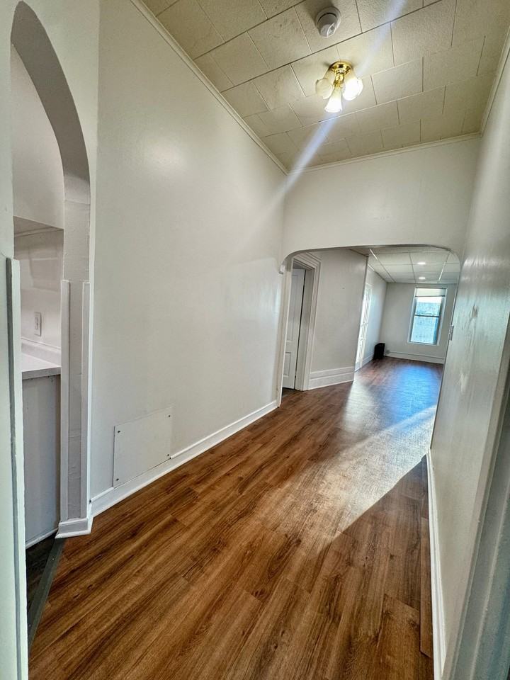 101 Lewis St S #2 - Photo 4 of 8