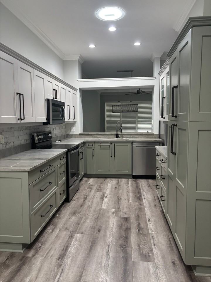 1421 Carlow Cir - Photo 2 of 13