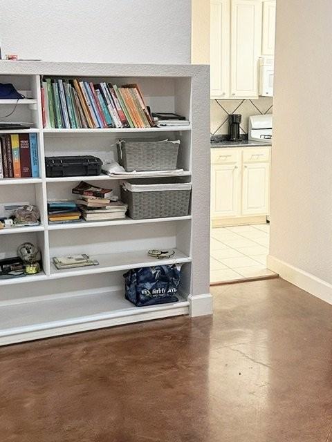 2224 Kerr Trl - Photo 4 of 12