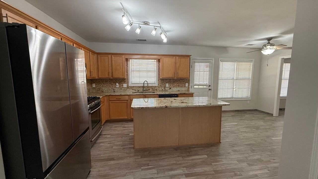 2010 Lisa Springs Dr - Photo 5 of 17