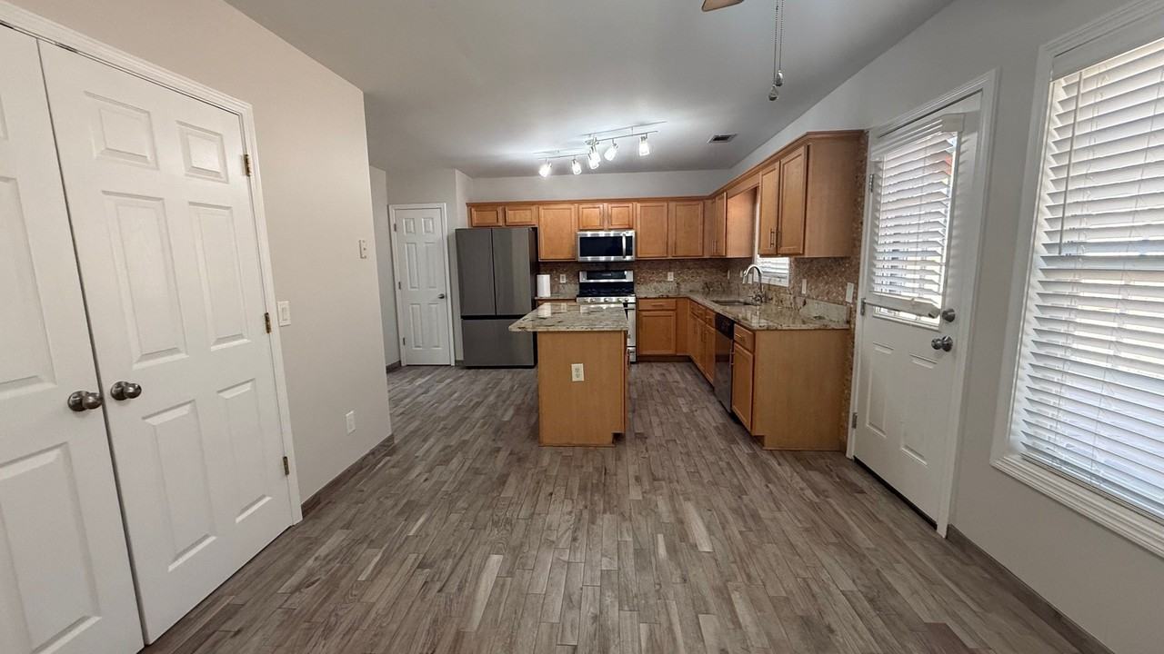 2010 Lisa Springs Dr - Photo 7 of 17