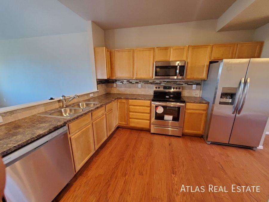 708 Finch Dr - Photo 2 of 23