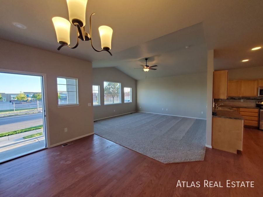 708 Finch Dr - Photo 5 of 23