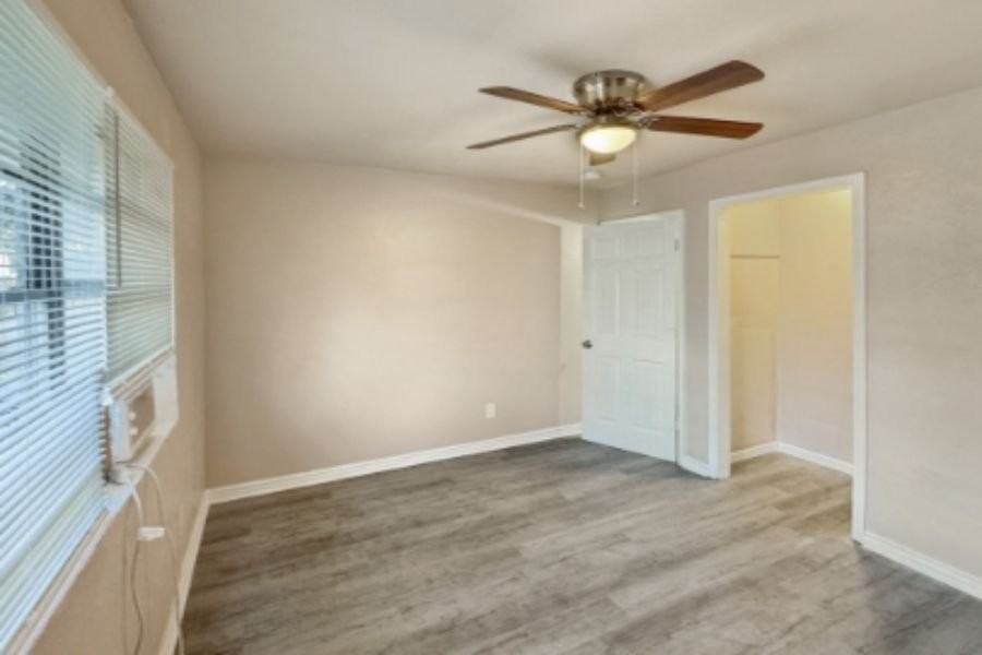 5335 Burgundy St - Photo 3 of 6