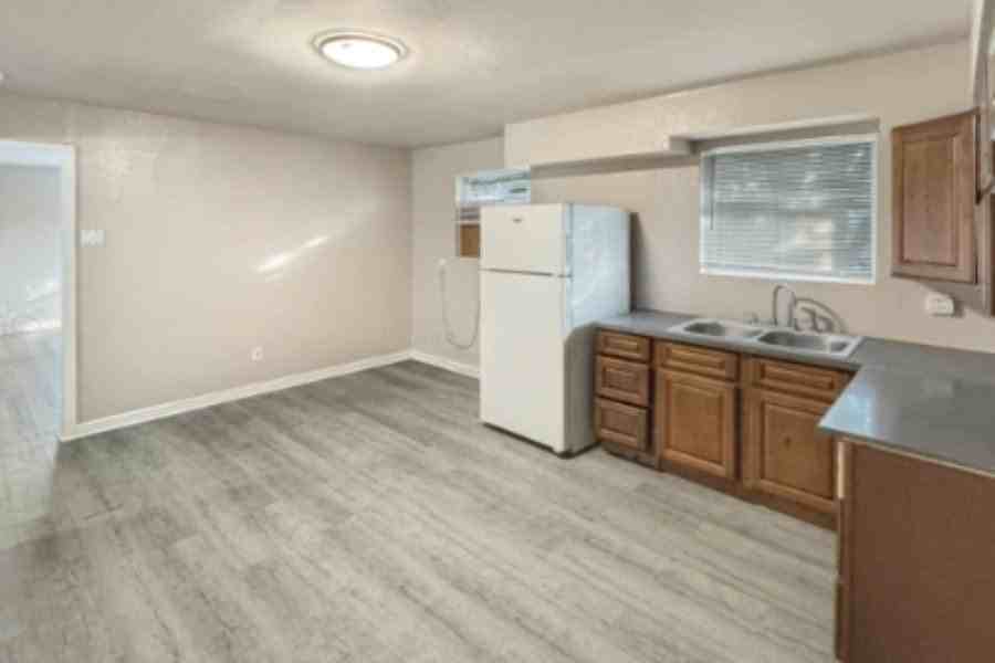 5335 Burgundy St - Photo 5 of 6