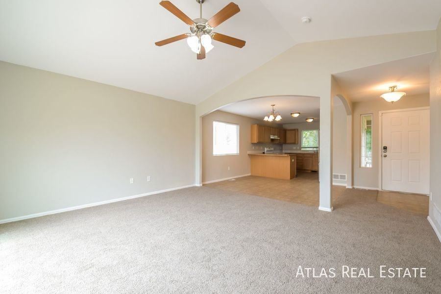 5714 Sauvignon St - Photo 5 of 23