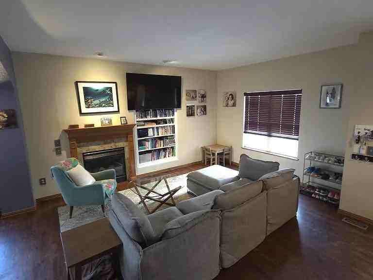 5215 Stuart St - Photo 2 of 20