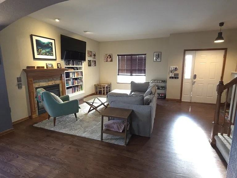 5215 Stuart St - Photo 3 of 20