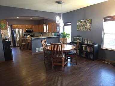 5215 Stuart St - Photo 4 of 20