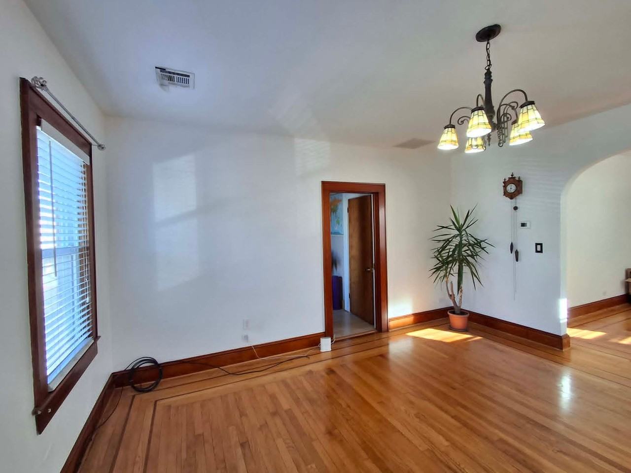 180 N Broadway #B - Photo 5 of 15