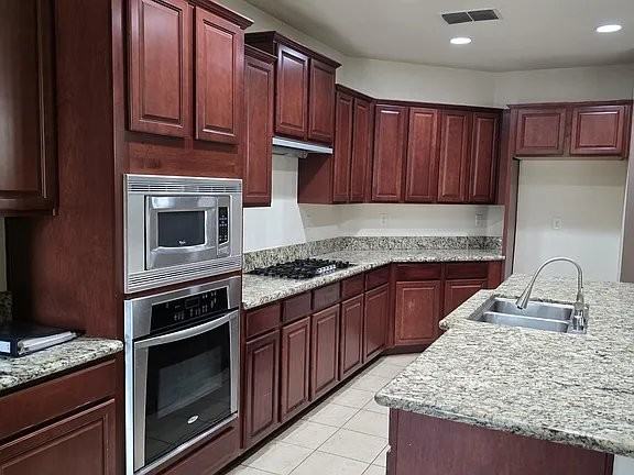 424 Leighton Ct - Photo 3 of 16