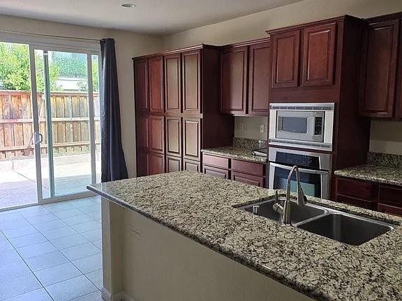 424 Leighton Ct - Photo 4 of 16