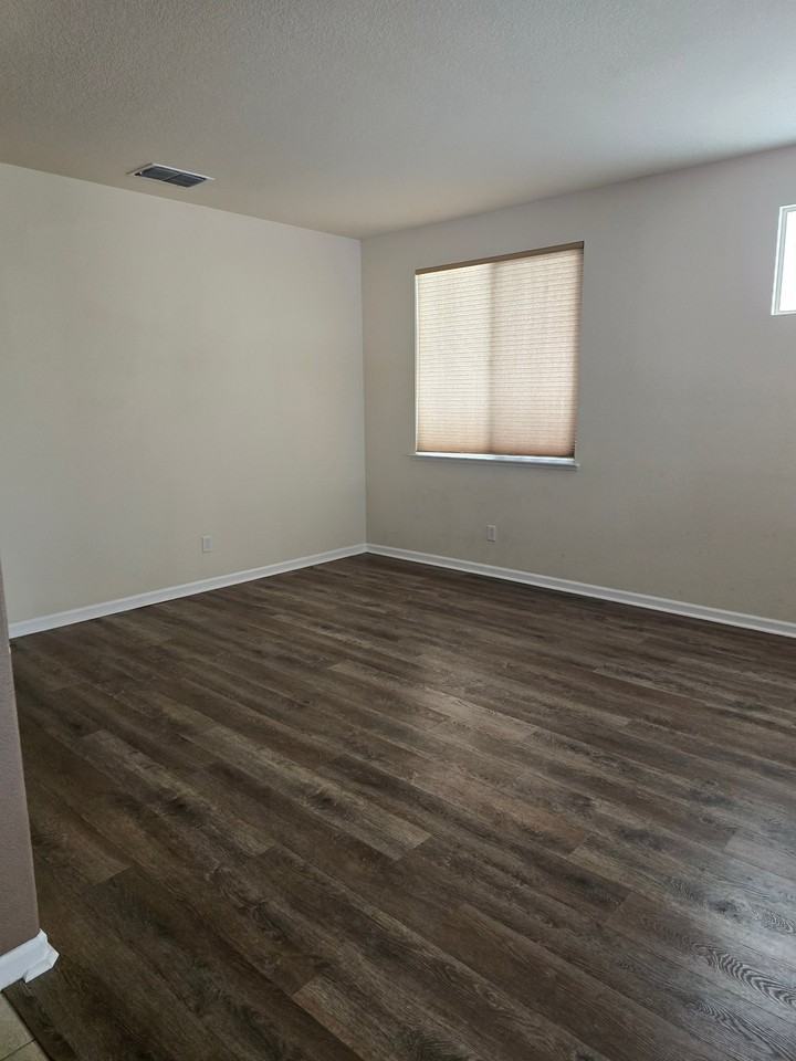 424 Leighton Ct - Photo 6 of 16