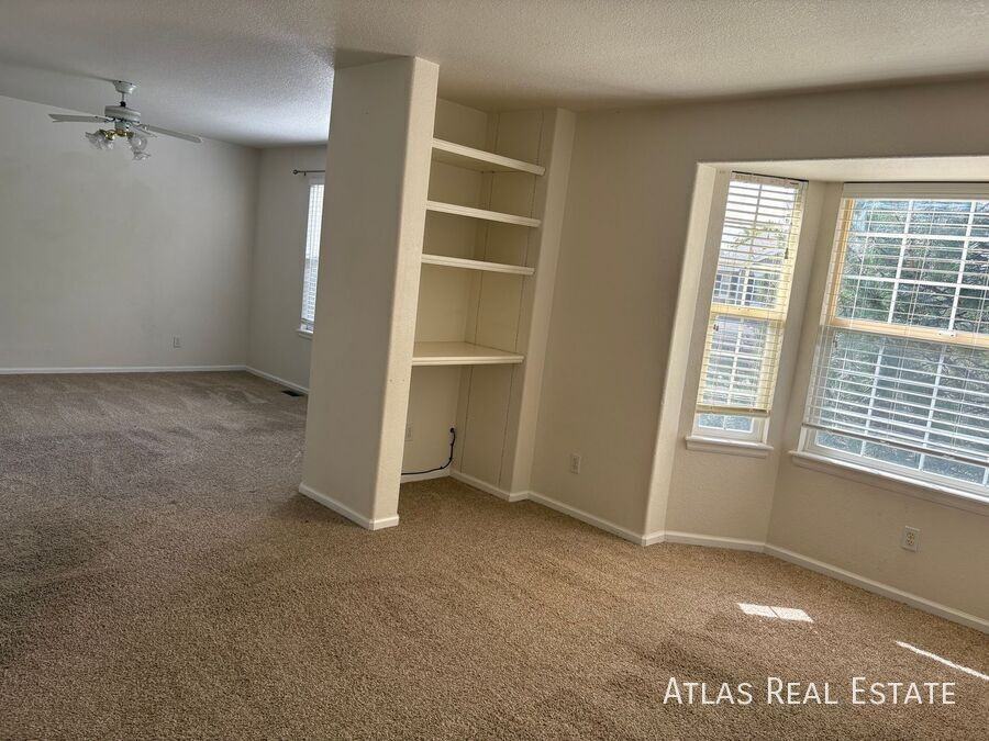 1071 Thornbury Pl - Photo 7 of 24