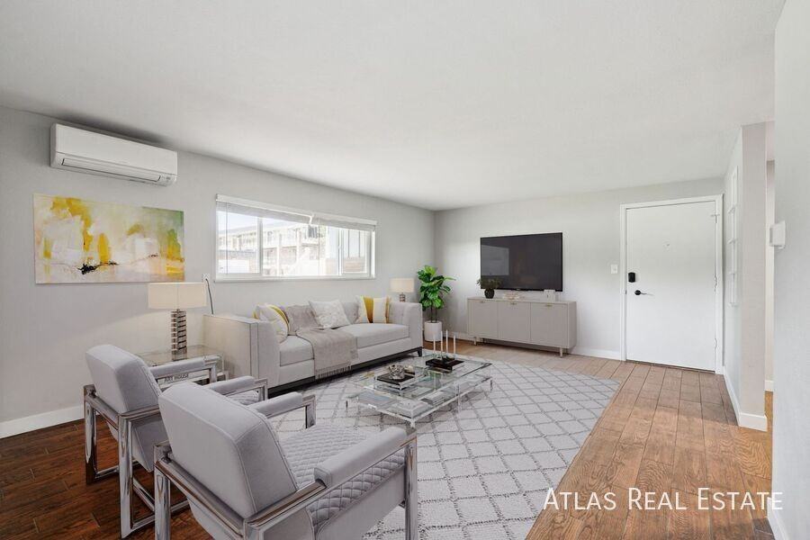 1705 30th St #301 - Photo 2 of 23