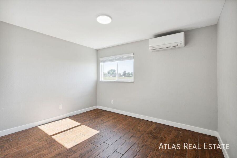 1705 30th St #301 - Photo 6 of 23