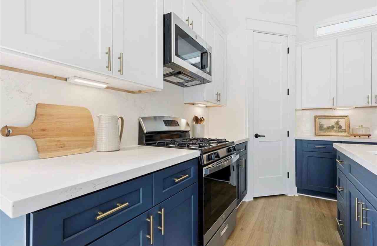 8914 Sunshine Laverne Ln. - Photo 6 of 20