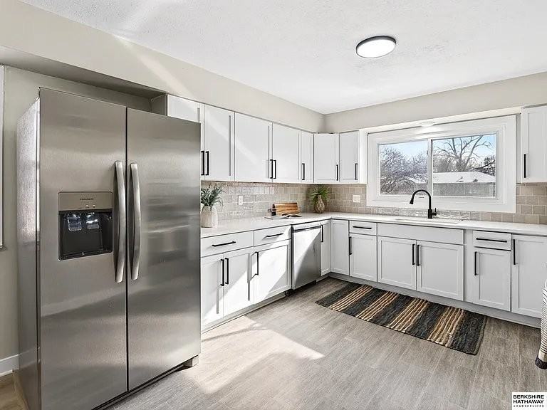 5610 Seward St - Photo 4 of 20