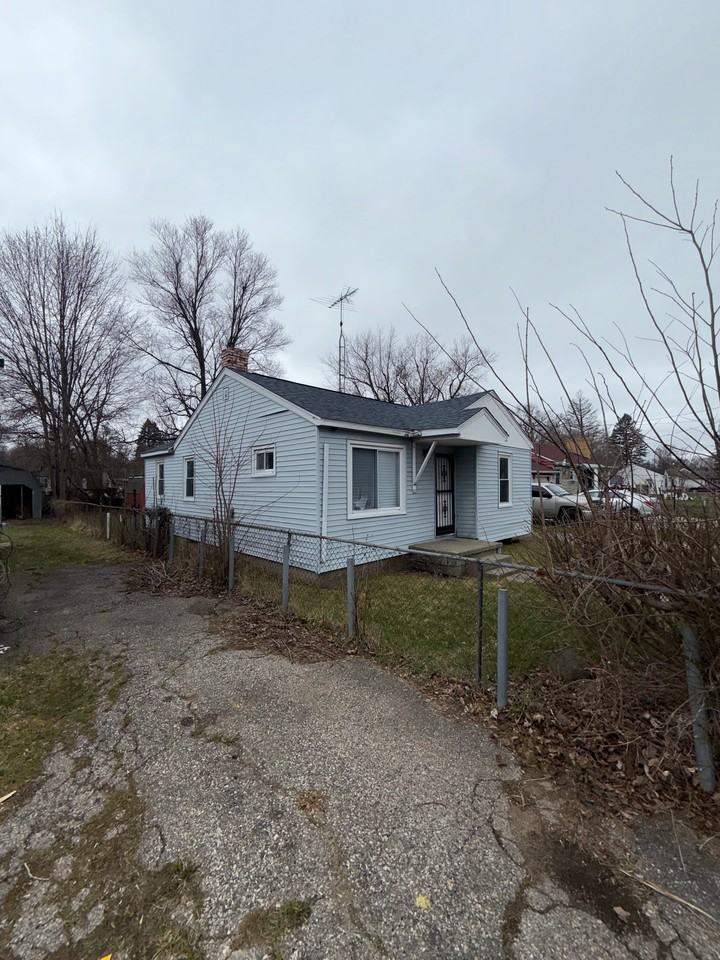 246 E York Ave - Photo 3 of 20