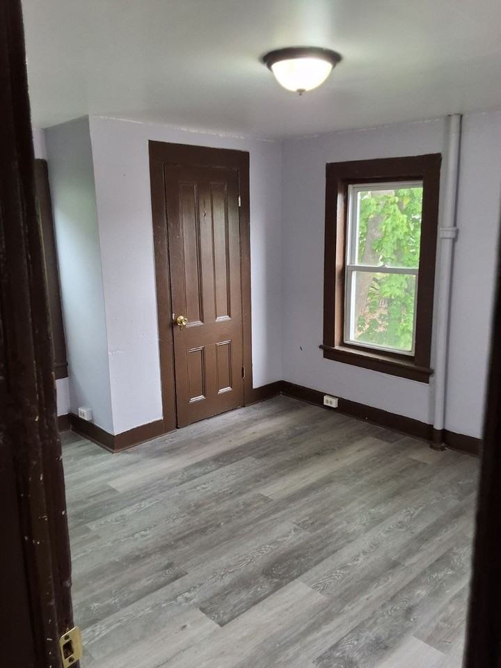 119 Thompson St - Photo 3 of 6